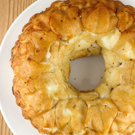 Mozzarella Garlic Monkey Bread