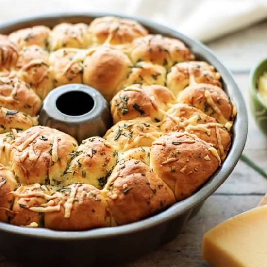Parmesan Rosemary Pull-Apart Bread