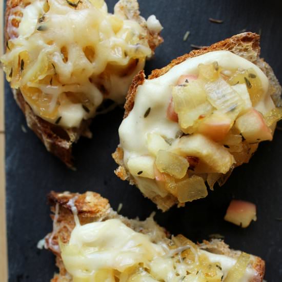 Caramelized Onion & Apple Crostini