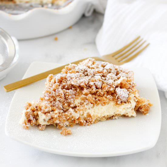 Cinnamon Roll Cheesecake Pie