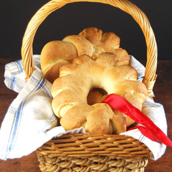 Holiday Wreath Rolls
