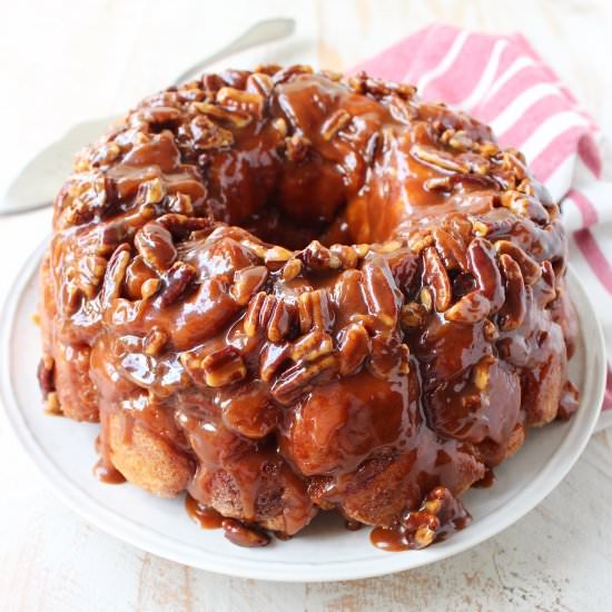 Salted Caramel Pecan Monkey Bread