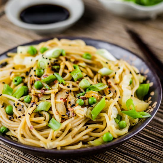 Fried Noodles in Chili Garlic Sauce