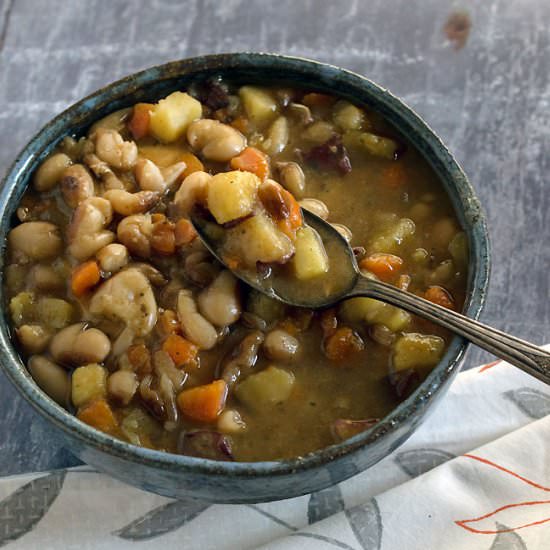 Slow Cooker Yellow-Eyed Bean Soup