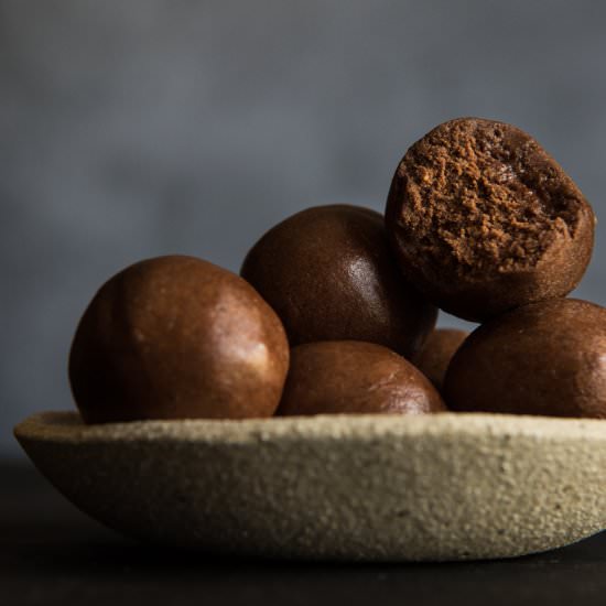 Chocolate PB Protein Balls