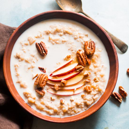 Apple Pie Oatmeal Breakfast Bowls