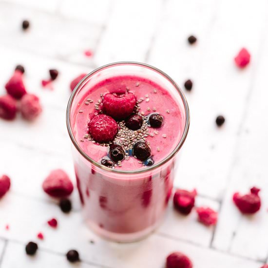 Beaming Banana-Berry Detox Smoothie