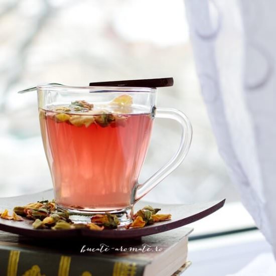 Rose tea with hibiscus and cardamom