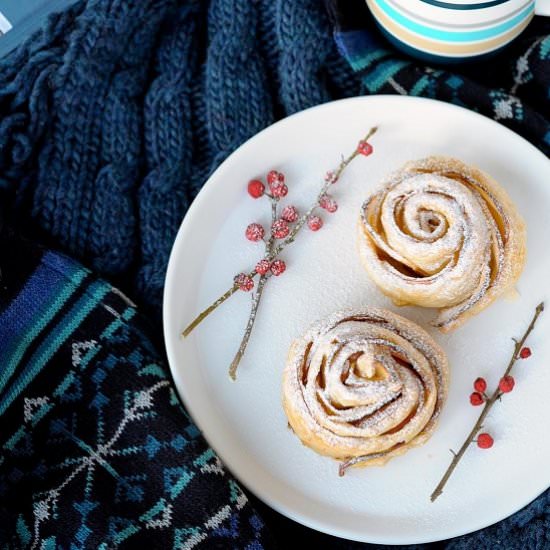 Puff pastry apple cakes