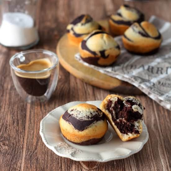 Swirl banana chocolate muffins
