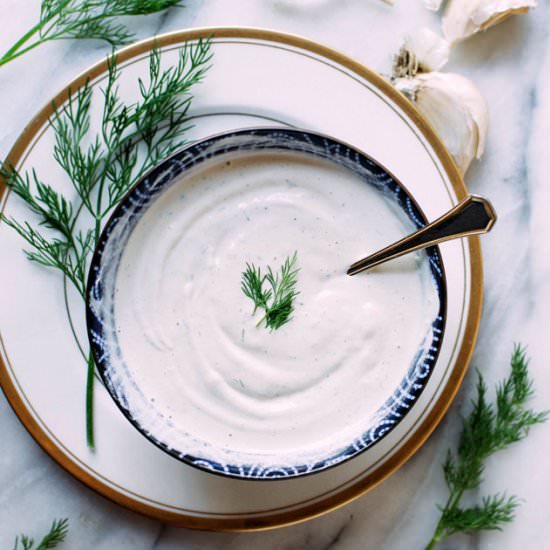 easy garlic dill cashew sauce