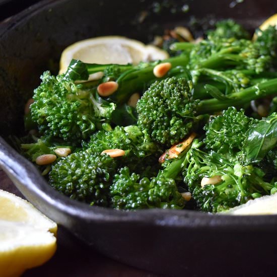 Easy Garlicky Sauteed Broccolini
