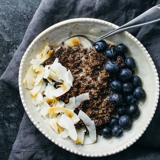 chocolate quinoa breakfast bowl