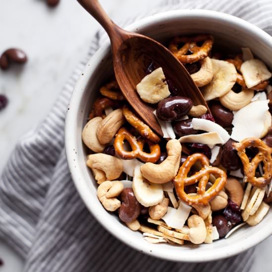 chocolate cashew trail mix