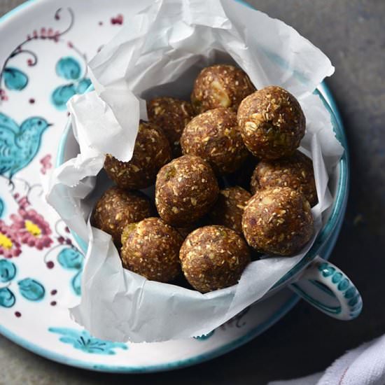 No-Bake Oatmeal Cookie Energy Bites