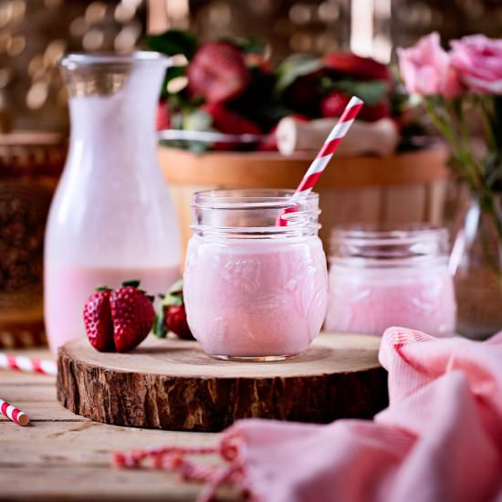 Homemade Strawberry Kefir