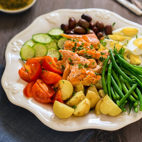 Delicious Salmon Niçoise Salad