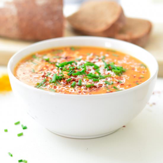 Comforting soup with crusty rye