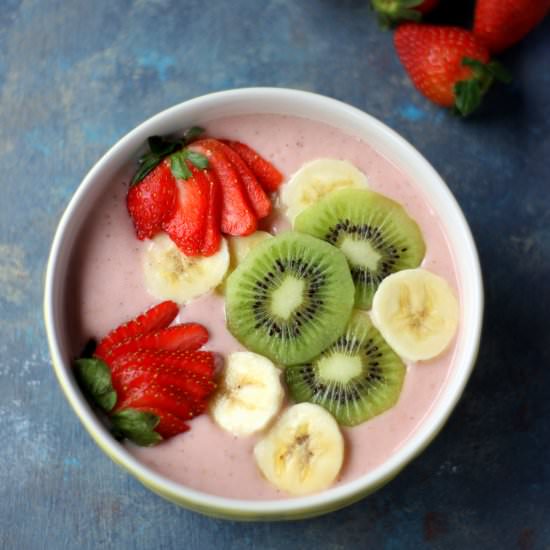 Kiwi Strawberry Smoothie Bowl