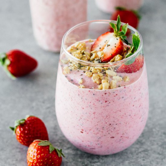 Strawberry Banana Chia Smoothie