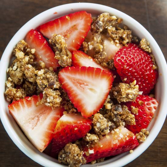 Strawberry Coconut Cashew Crumble