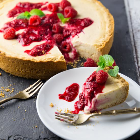 Vegan Cheesecake with Raspberries