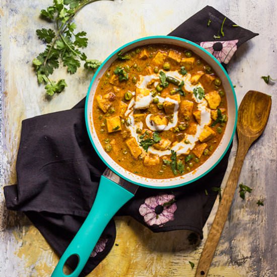 Cottage Cheese Curry with Peas