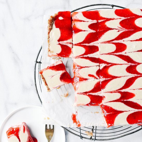 Easy Vegan Strawberry Cheesecake