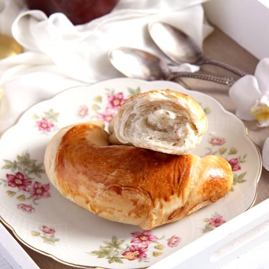 Romanian Crescent Rolls – Cornuri