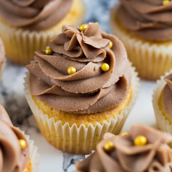 Cupcakes with Chocolate Frosting