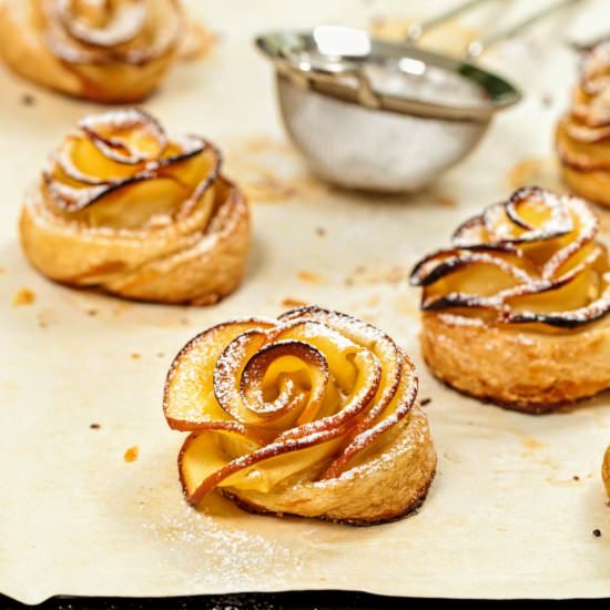 Apple Roses With Puff Pastry