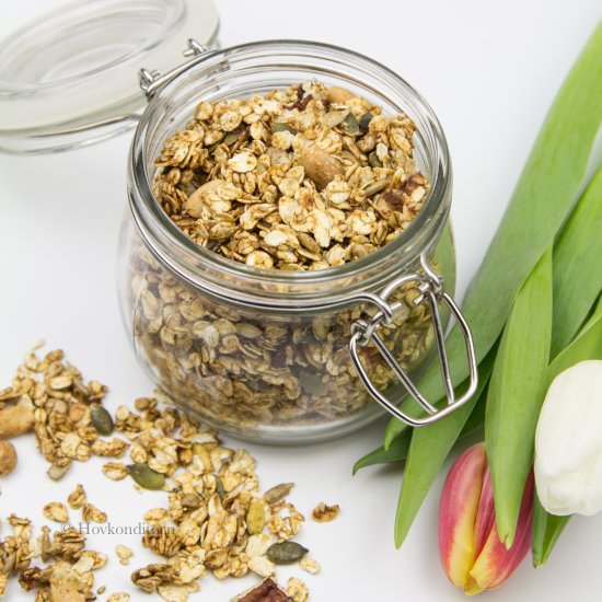 Easy Healthy Cinnamon Granola