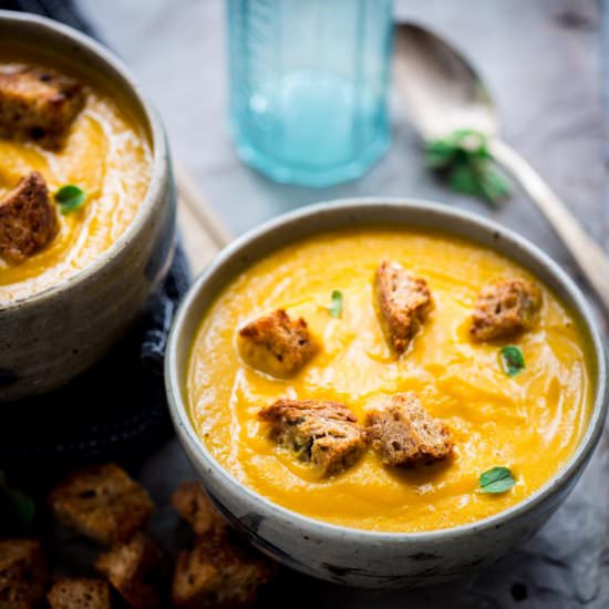 Carrot Ginger Soup with Croutons
