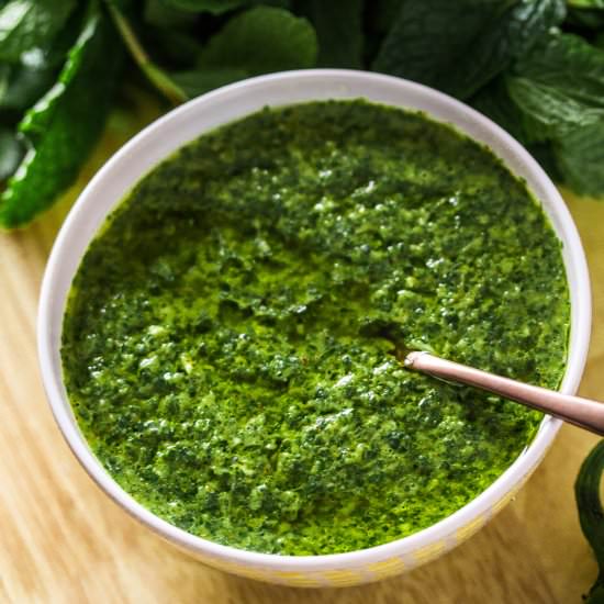 5 minute mint chimichurri sauce
