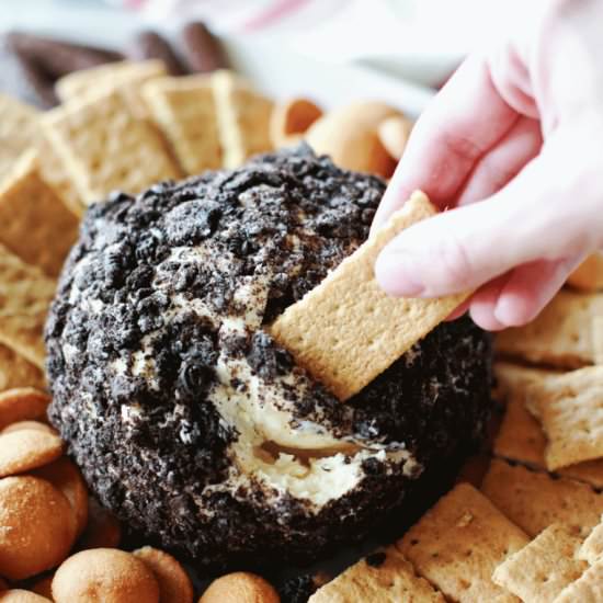 Cookies and Cream Sweet Cheese Ball