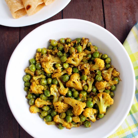 Gobi Matar/Cauliflower Peas Curry