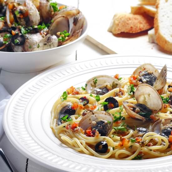 Slow Cooker Clam Puttanesca