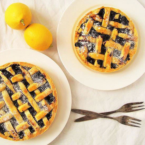 Blueberry Pie with Lemon