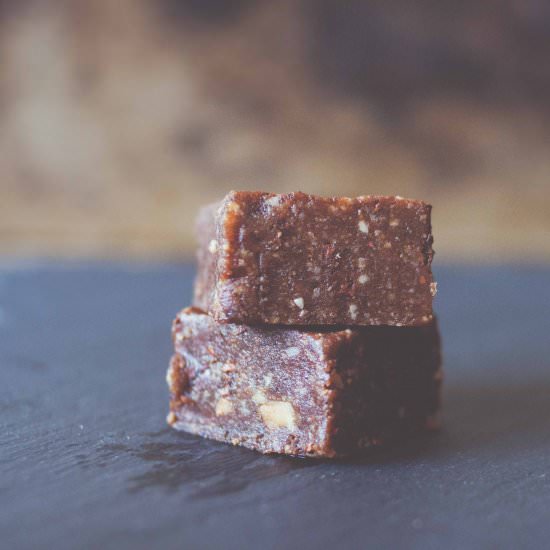 Macadamia and Date Energy Bars