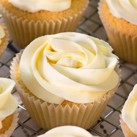 Easy Vanilla Cupcakes