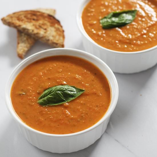 Creamy Vegan Tomato Basil Soup
