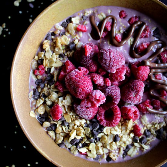 Raspberry Nutella Smoothie Bowl