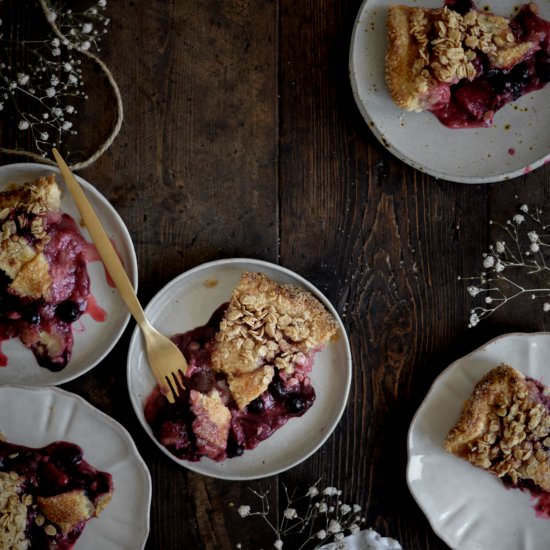 Black Plum, Fig and Berry Pie