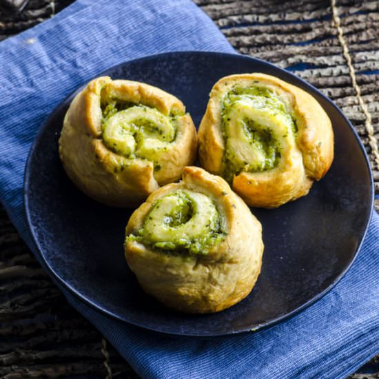 Easy Cheese Pesto Rolls