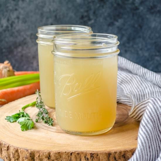 Slow Cooker Homemade Chicken Stock