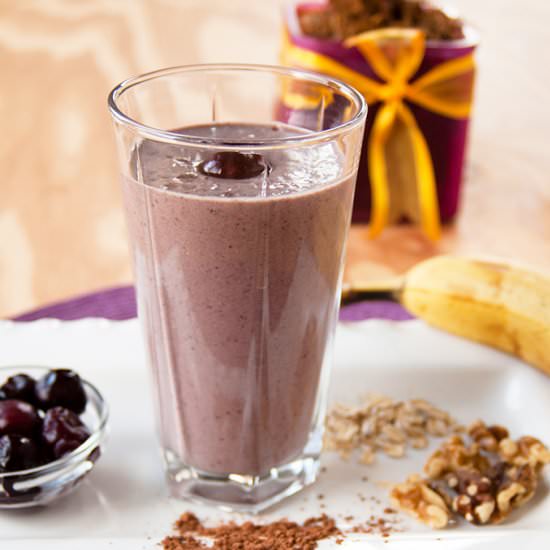 Chocolate-Covered Cherry-Almond Smoothie