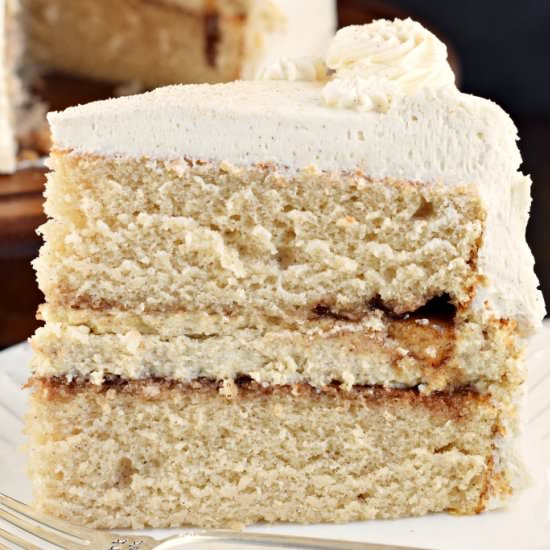 Cinnamon Roll Cheesecake Cake
