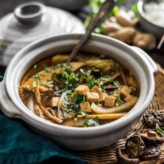 Vegetarian Hot and Sour Soup (素酸辣汤)