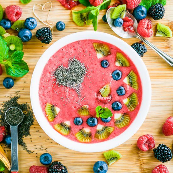Raspberry Banana Smoothie Bowl