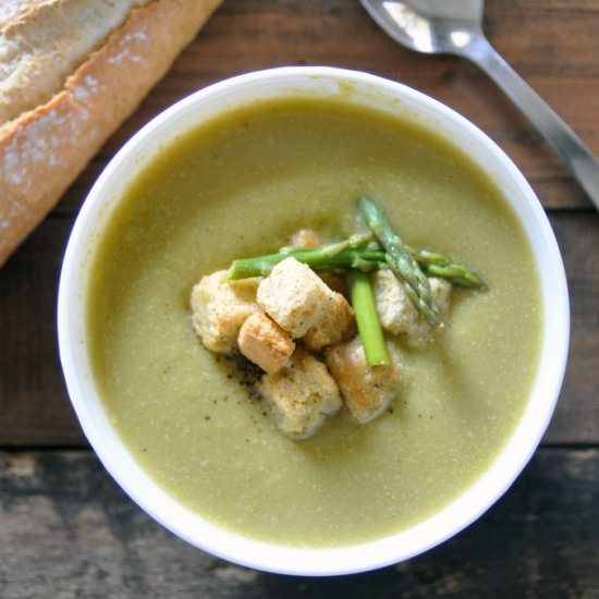 Creamy Asparagus and Cauliflower Soup